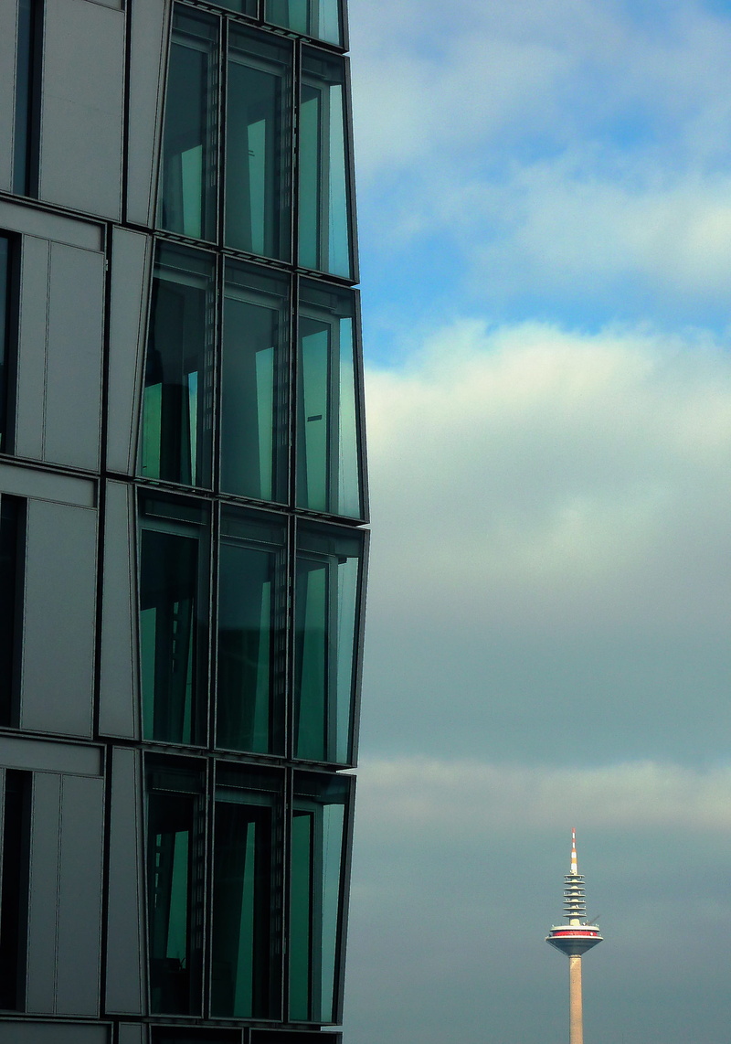 skyline, skyscraper, glass, cloud - sky, window, tower, sky, main, building exterior, built structure, outdoors, nature, architecture, glass - material