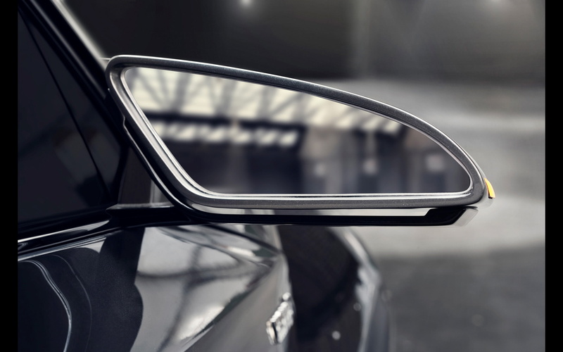 vehicle mirror, travel, close-up, side-view mirror, road, outdoors, no people, 2K, concept, focus on foreground, reflection, selective focus, rear-view mirror