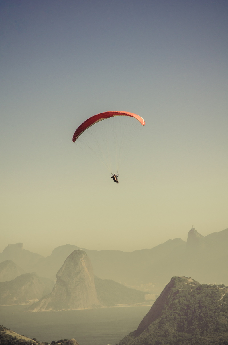 mountain, non-urban scene, city park, sport, brazil, 4K, mountains, freedom, real people, leisure activity, one person, parachute, paragliding, unrecognizable person