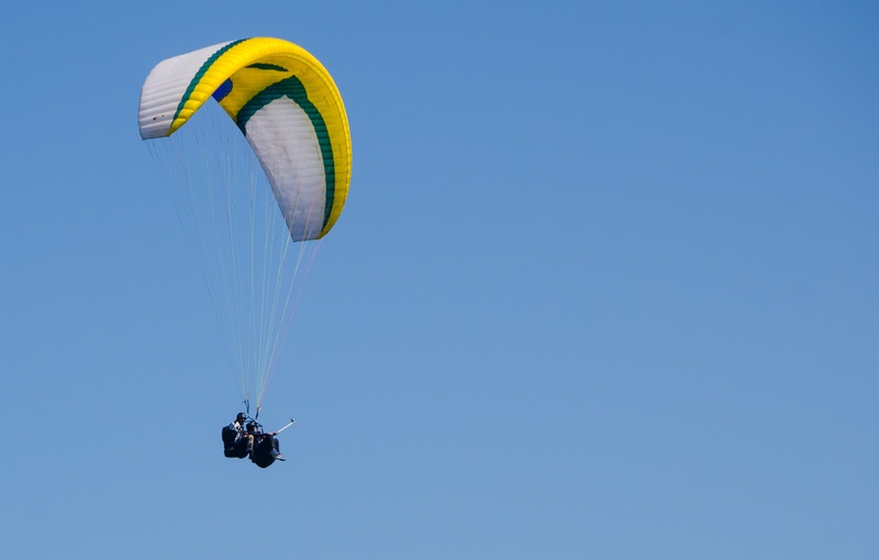 gliding, brazil, joy, piloting, christ the redeemer, flying, sports activity, recreational pursuit, parachute, nature, blue, niterói, city park, low angle view