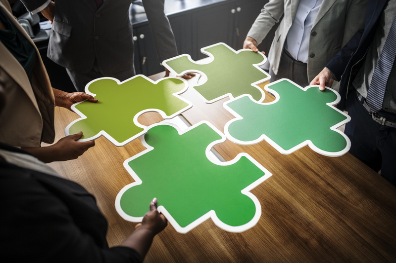 4K, group, jigsaw puzzle, mergin, creativity, people, cooperation, join, well-dressed, connecting, meeting, strategy, business, meeting room, holding