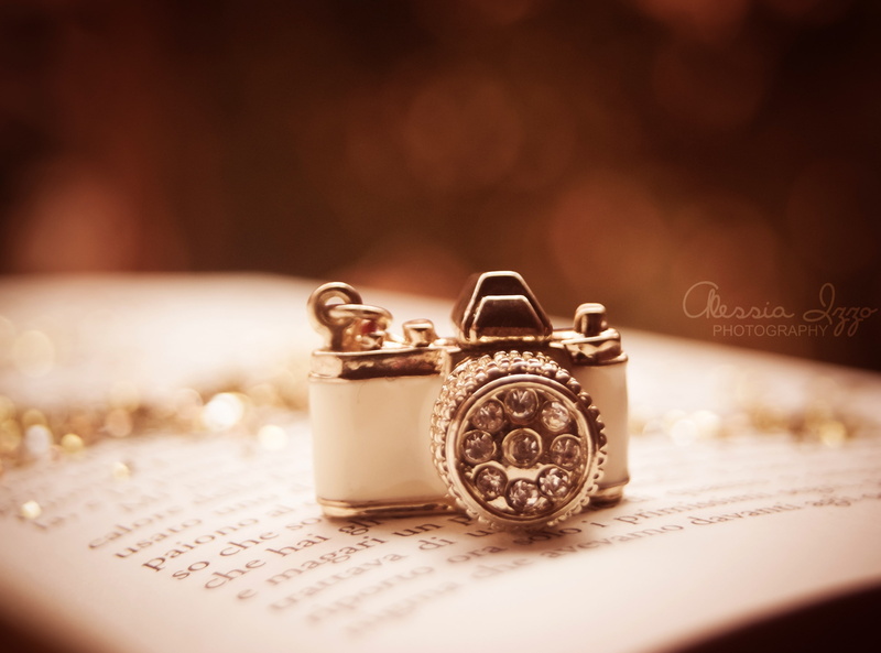 art and craft, click, Cute, indoors, pendant, selective focus, antique, close-up, ring, paper, Camera, bokeh, diamonds, Page, text, jewelry, western script