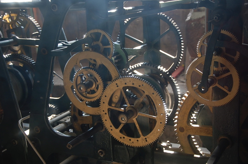 machine, 1080P, no people, gray, shape, gear train, indoors, gear, technology, steel, geometric shape, wheels, machinery, manufacturing equipment, land vehicle