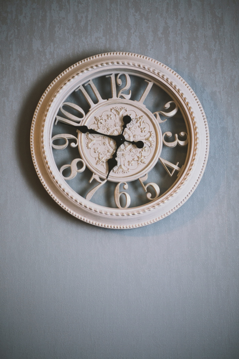 machine part, antique, no people, geometric shape, circle, round, retro styled, instrument, numbers, still life, instrument of time, timepiece, retro, clock