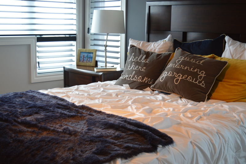 home interior, indoors, white, comfort, black, domestic room, pillow, pillows, stuffed, sheet, home, blanket, cushion, room, no people, furniture, cozy