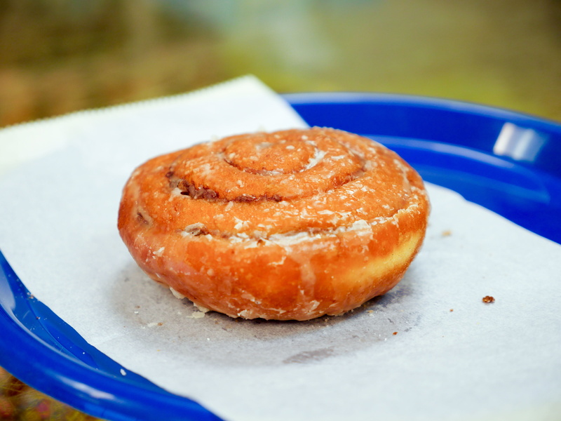 blue, sprinkles, food, doughnut, unhealthy eating, dessert, yeast, round, white, meal, frosted, close-up, plate, breakfast, still life, 4K, unhealthy
