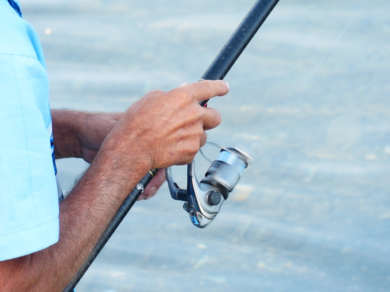 hand, fishing reel, cable output, nautical vessel, real people, fishing line, one person, 4K, angel, transportation, crank, sea, keep, human limb, outdoors