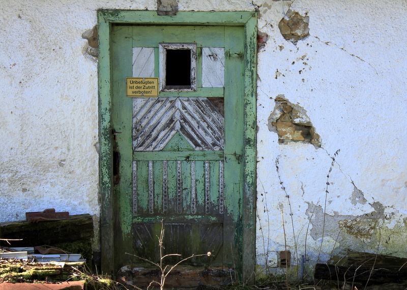 ruined, door, built structure, weathered, damaged, entry, 4K, day, entrance, no people, outdoors, closed, house, decline, window, obsolete, building, old