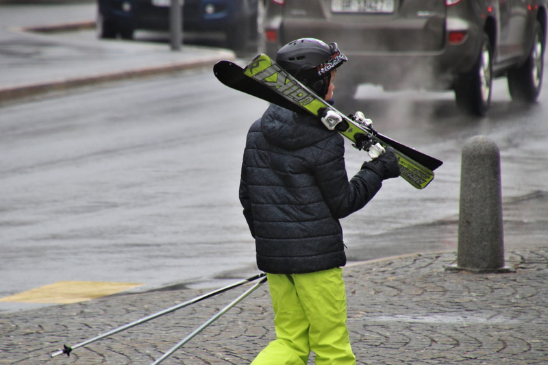 clothing, real people, recreation and entertainment, focus on foreground, places of interest, water, sports, accessories, hobby, season, skis, skiers, outdoors