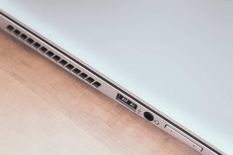 wireless technology, studio shot, gadget, laptop, close-up, usb, electronic, connection, technology, device, copy space, fan, wireless, computer, metal