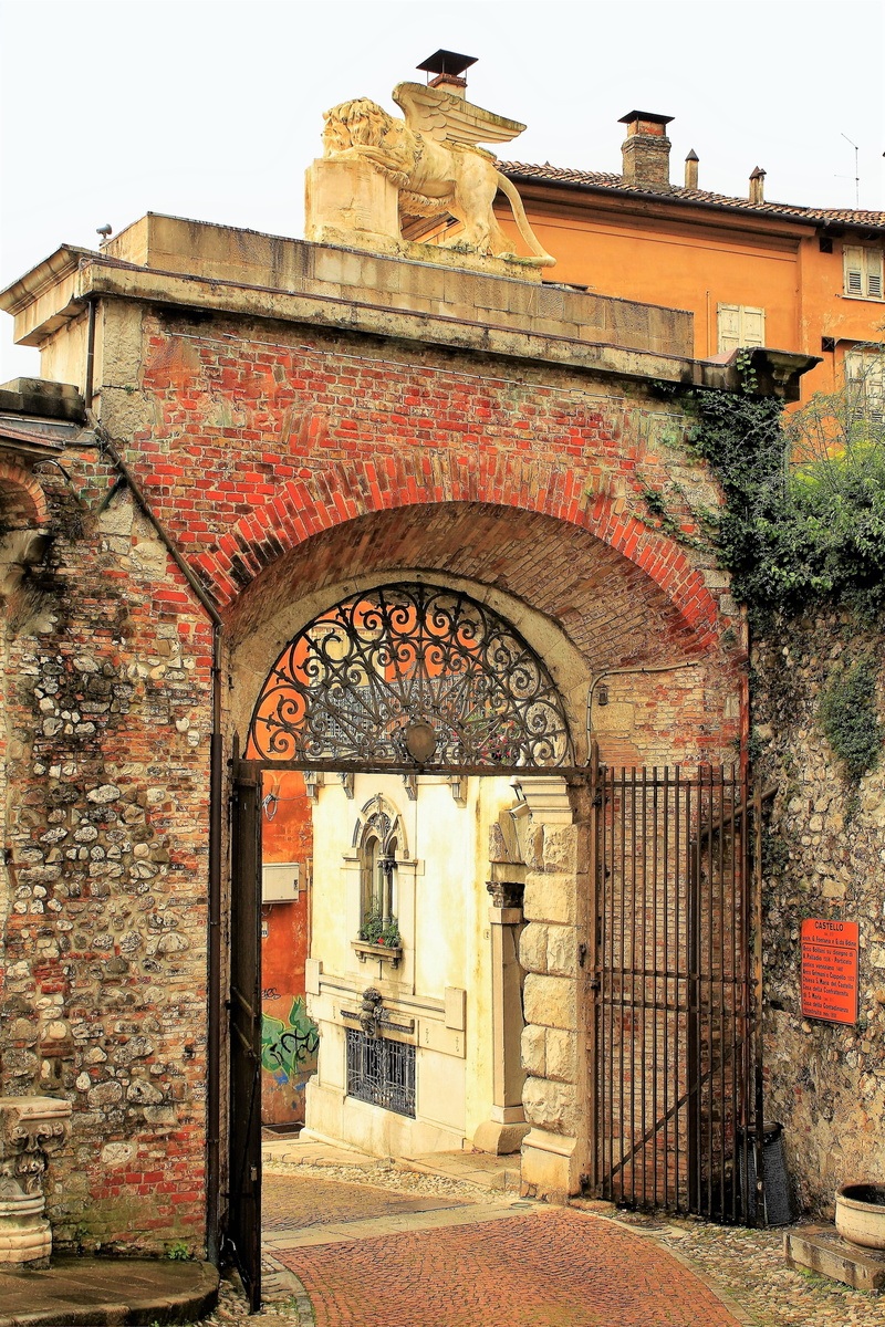 Goal, history, wall, arch, built structure, old, art and craft, day, emergence, entrance, door, the past, Passage, building exterior, brick, City Gate