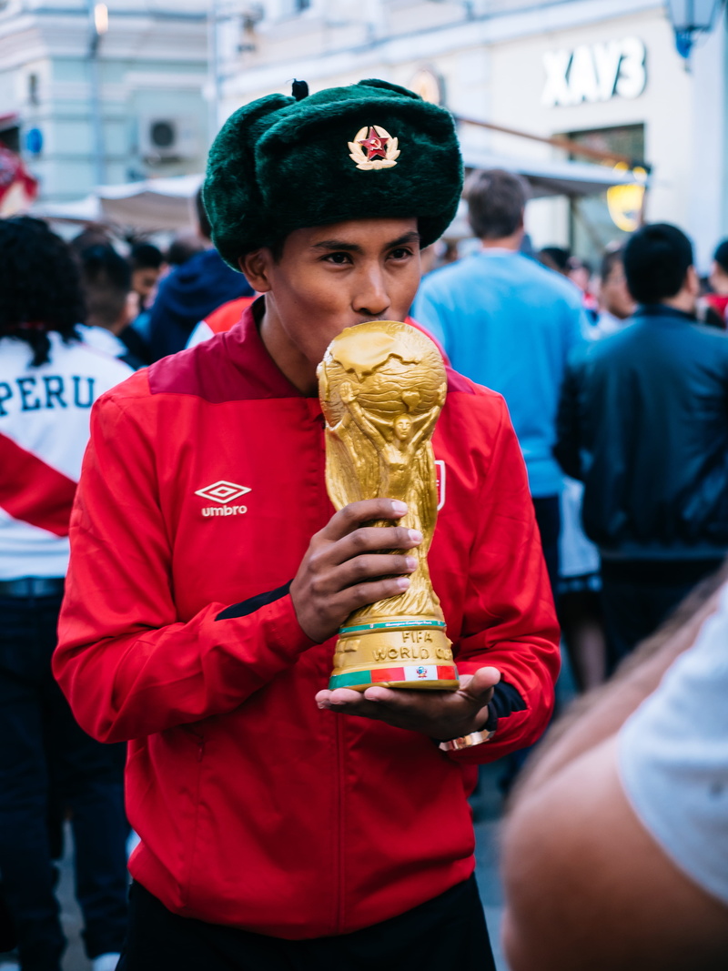one person, leisure activity, cup, incidental people, indulgence, trophy, real people, sweet food, 4K, world, frozen food, portrait, front view, men, sweet