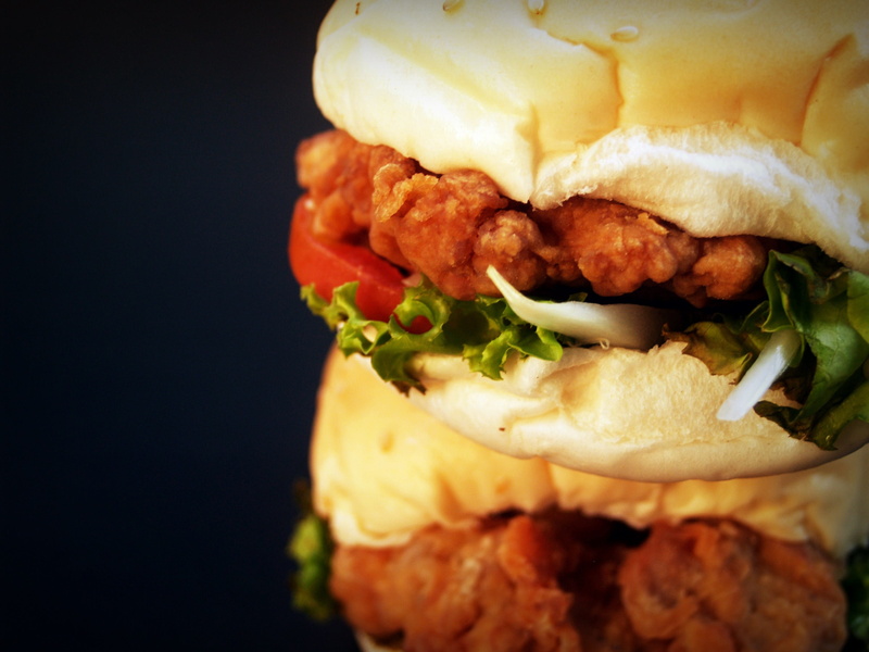 meat, tasty, bun, big, indoors, ready-to-eat, vegetable, diet, single, black background, close-up, bread, beef, colorful, eating, unhealthy eating, american