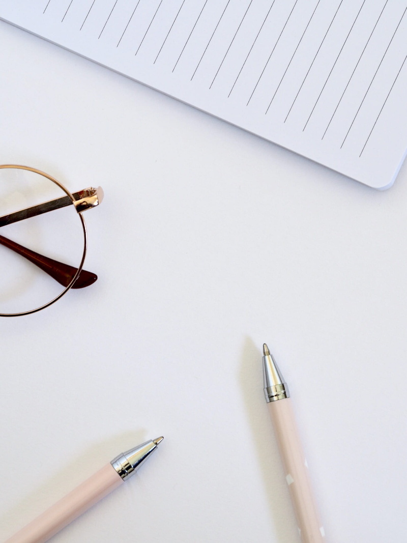 minimal, paper, pen, fountain pen, stationary, work, white space, still life, write, white color, computer, blog, directly above, white, wireless technology