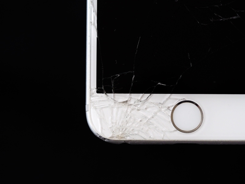 cut out, simplicity, 4K, lcd, transparent, still life, close-up, break, touchscreen, copy space, clothing, glass - material, technology, white color, mobile