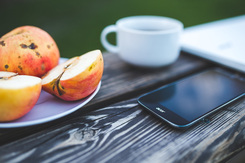 coffee, drink, communication, screen, phone, smart phone, 5K, screentouch, no people, smartphone, technology, shift, work, refreshment, food and drink