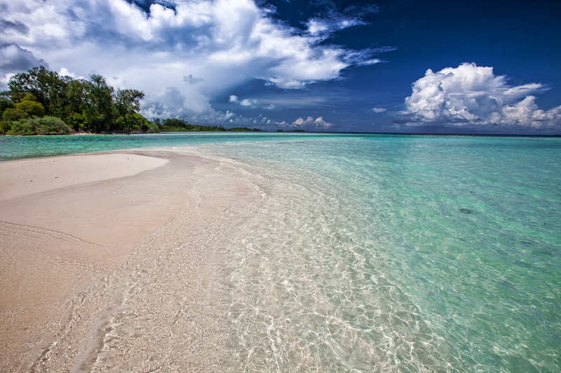beauty in nature, beach, scenics, tranquil scene, day, horizon over water, land, cloud - sky, sand, idyllic, daytime, plant, sea, nature, widi islands