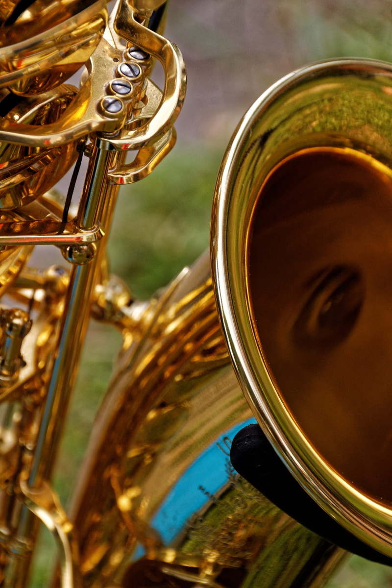analog, sound, focus on foreground, gold colored, saxophone, indoors, close-up, musical equipment, no people, jazz Music, musician, brass, entertainment