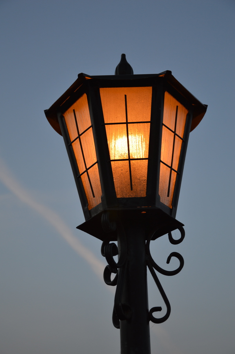 electric lamp, lighting, light, lanterns, wrought iron, electric light, 5K, shine, technology, scattered light, sky, close-up, street lamp, a shining lamp