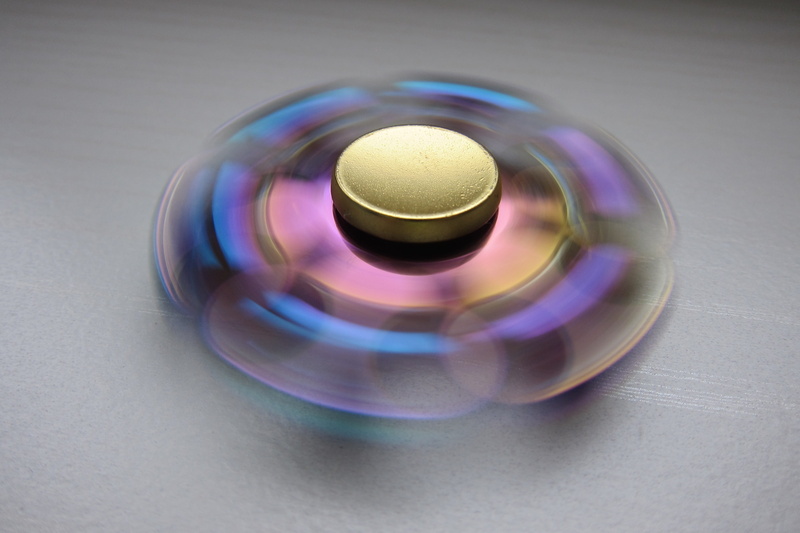 fidget spinner, sphere, arts culture and entertainment, 2K, game, close-up, gray, shape, no people, abstract, blue, music, toy, purple, compact disc, trick
