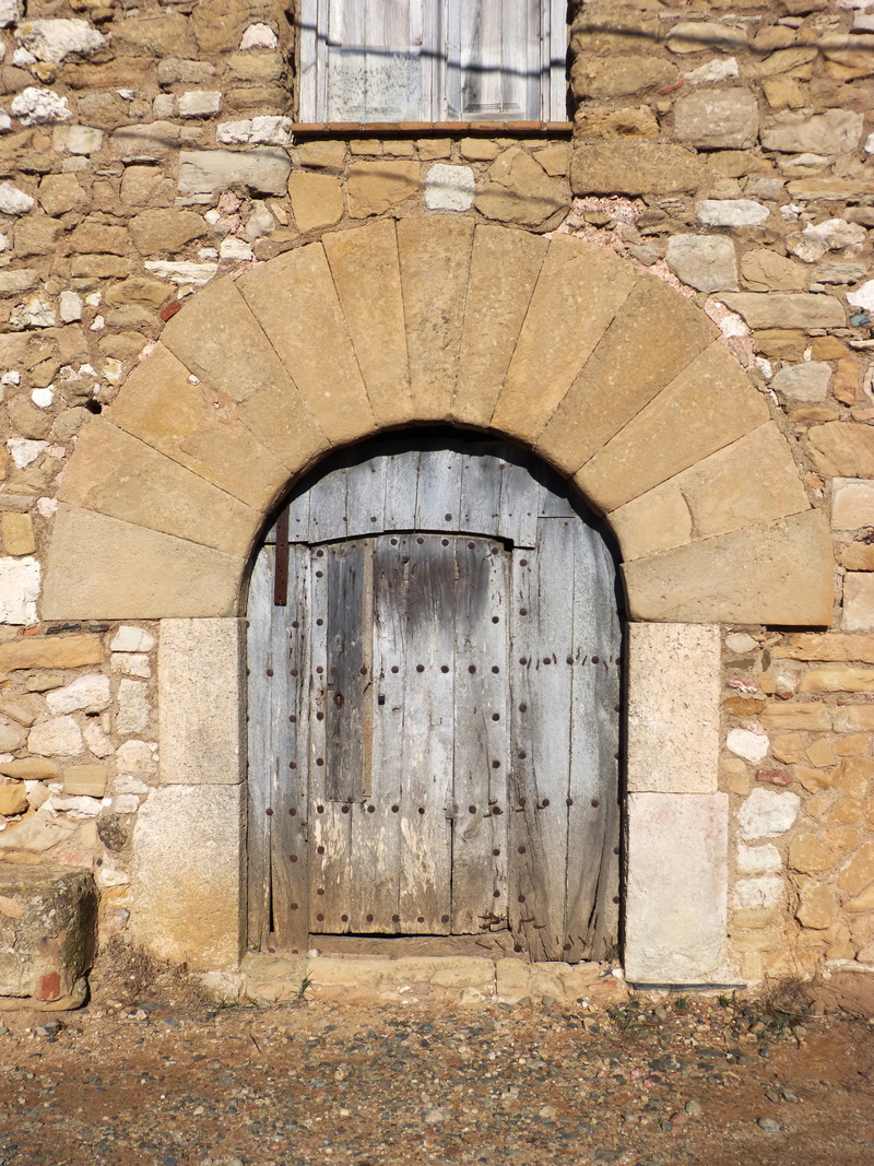 door, wall, no people, farmhouse, stone wall, brick, arch, the past, day, 4K, ruined, segments, building, medieval, weathered, nature, built structure