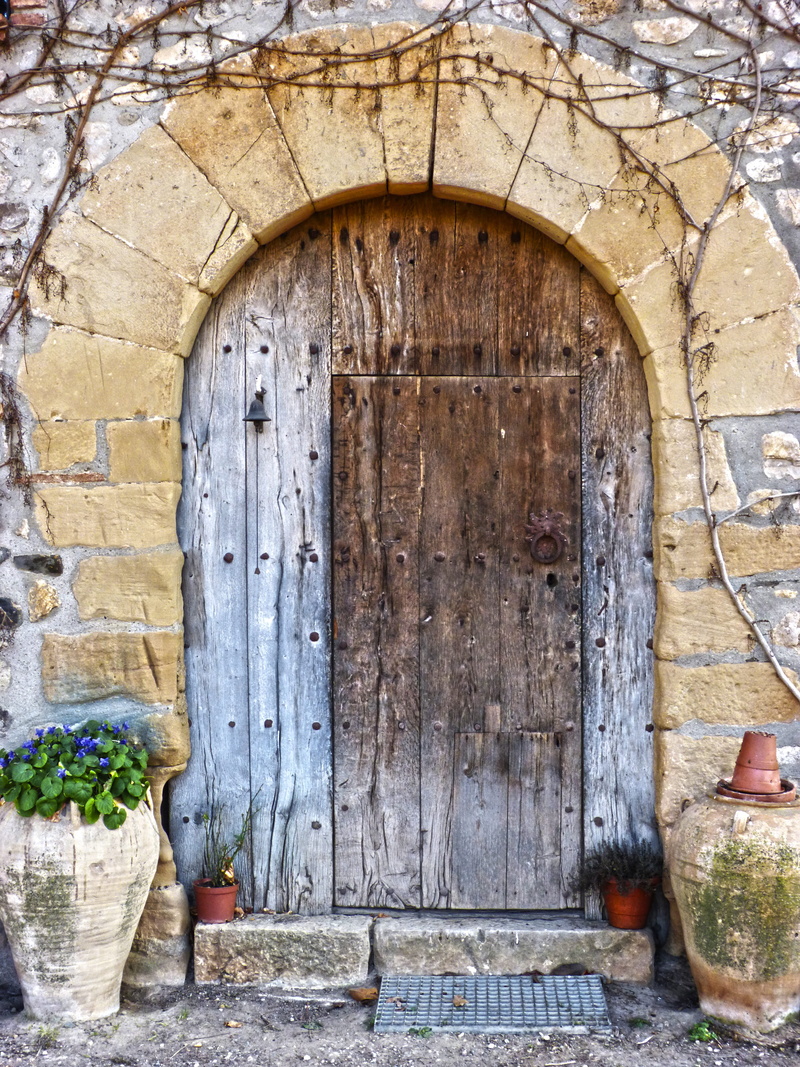 arc, Old, house, day, outdoors, building exterior, built structure, wall, nature, no people, Door, Segments, wall - building feature, potted plant, safety