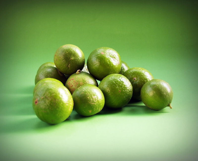 group of objects, no people, isolated, healthy eating, bitter, round, part, slice, portion, group, yellow, set, segments, colored background, indoors, eat