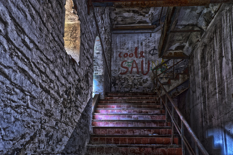 5K, wall, wall - building feature, weathered, obsolete, direction, broken, shabby, building exterior, graffiti, the past, gloomy, building, decay, dilapidated