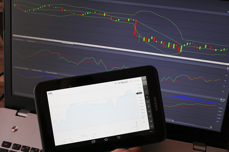 digital tablet, financial figures, screen, charts, tablet, turned, chart, holding, graph, diagram, economy, pulse trace, 5K, technology, analysis, finance