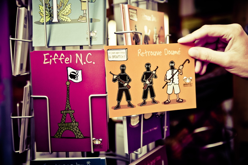 4K, symbol, referendum, postcard, fight, secession, drink, retail, text, business, choice, food and drink, indoors, separatists, store, hand, europe, eiffel tower