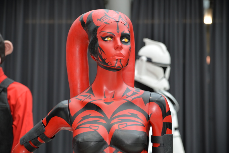 toy, darth talon, white, star wars, indoors, female likeness, display dummy, mannequin, city, focus on foreground, male likeness, paint, statue, art and craft
