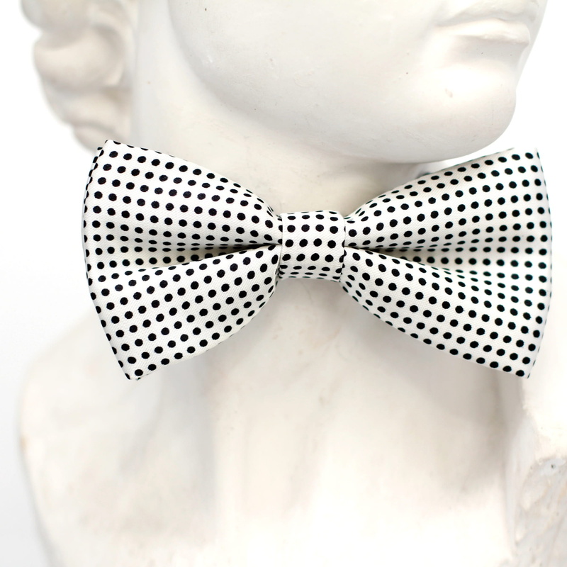loop, 1080P, dolls, tie, studio shot, clothing, dot, white color, antique, polka, black, suit, bowtie, indoors, close-up, display dummy, white, front view