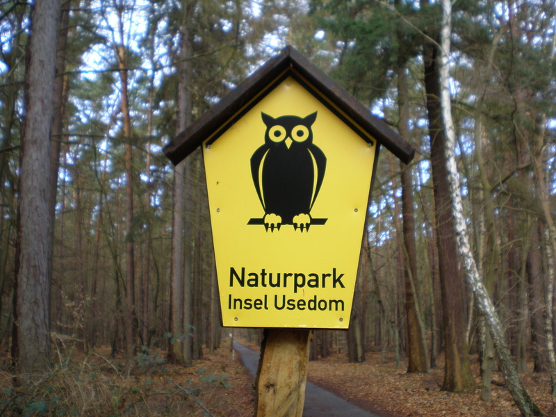 Sign, Shield, warning sign, board, communication, Board, outdoors, tree, animal representation, yellow, western script, forest, tree trunk, Nature Park