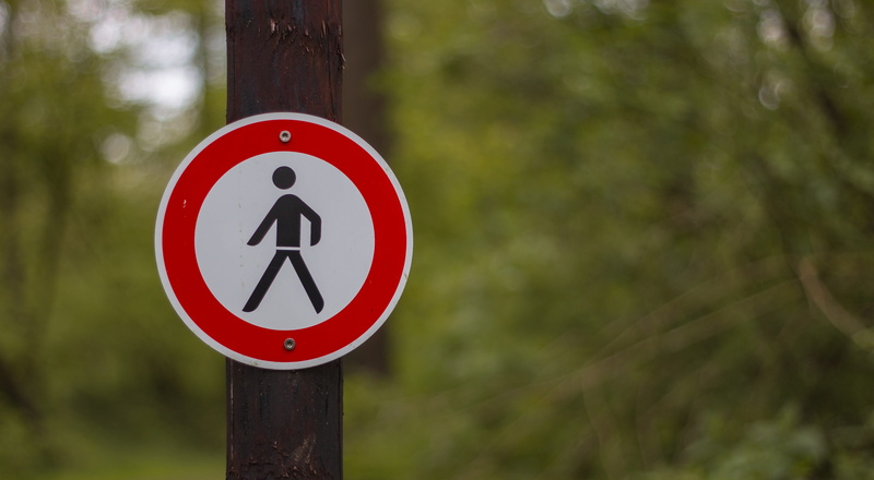 no people, tree, shape, outdoors, circle, red, information symbol, guidance, Road Sign, nature, Red, communication, 4K, male likeness, geometric shape