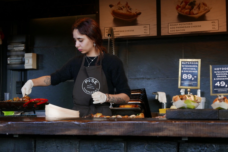 retail display, casual clothing, woman, hairstyle, chef, business, food, one Person, people, food And Drink, indoors, only women, Hipster, working, waist up