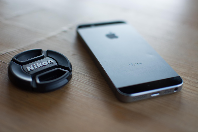 wireless technology, mobile, nikon, nikon cap, electrical equipment, smartphone, selective focus, western script, copy space, text, close-up, table, studio shot