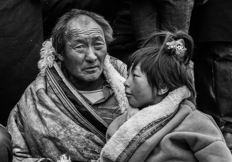 Sketch, childhood, Tibetans, economy, child, women, dirty, please use comma-separated, Gannan Prefecture, social issues, love, embracing, 4K, girls, in gannan prefecture