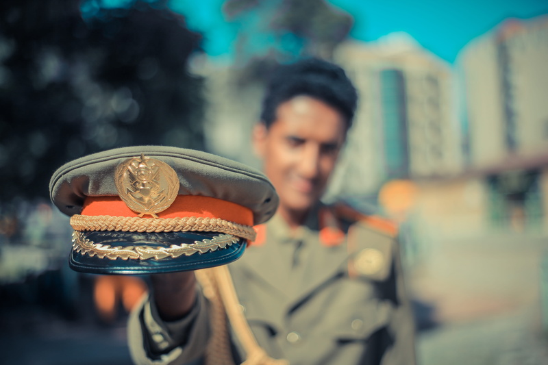 portrait, sweet food, focus on foreground, unhealthy eating, food, clothing, apparel, one person, trophy, leisure activity, lifestyles, sport, trademark