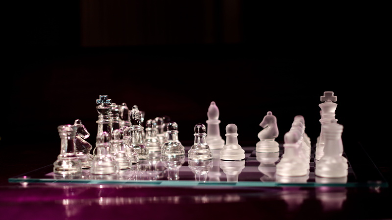 chess game, relaxation, knight - chess piece, king, challenge, gesellschaftsspiel, playing field, game board, leisure activity, runners, strategy, king - chess piece
