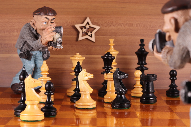 denksport, photo shoot, game, representation, runners, chess game, relaxation, king - chess piece, adult, chess pieces, christmas card, camera, photographer