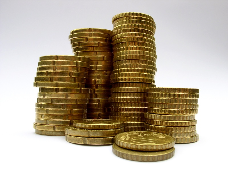 heap, success, gold, cut out, making money, studio shot, metal, finance, business, indoors, loose change, white background, euro, stack, savings, cent