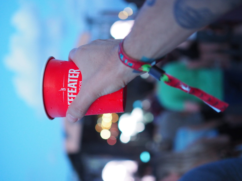 indie, body part, men, lights, gig, hipster, brazil, human hand, adult, human body part, 1080P, photo, hand, concert, music, beefeater, rock, leisure activity