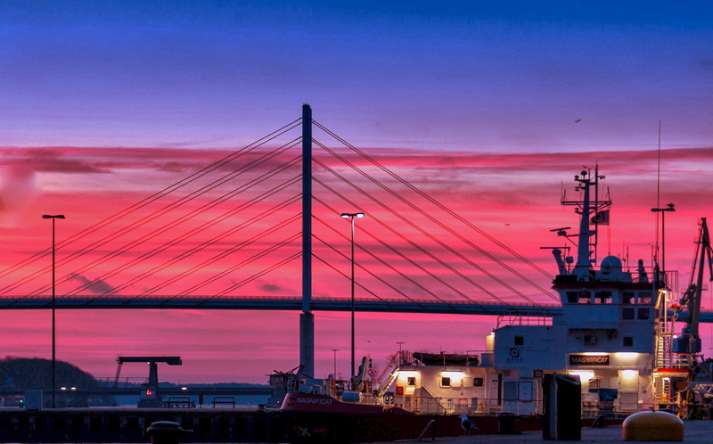 silhouette, sea, port, twilight, illuminated, transportation system, unloading, sunset, sky, city, cloud - sky, evening, dawn, time, freight transportation
