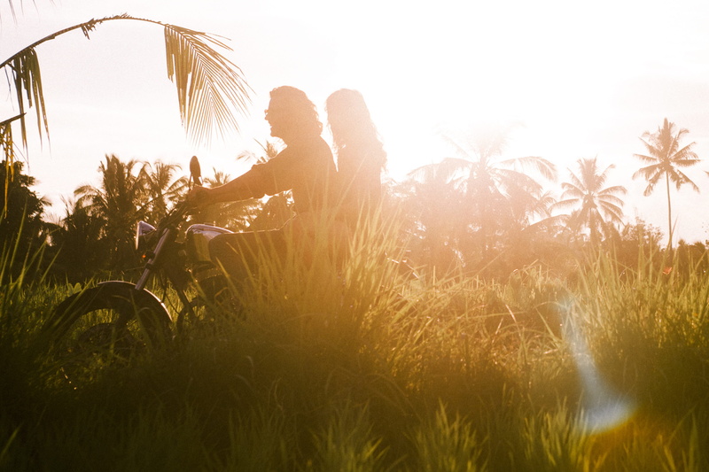 sky, sunlight, one person, transportation, adult, sunset, silhouette, field, couple, rider, passenger, lifestyles, bragi, 2K, plant, travel, motorbike