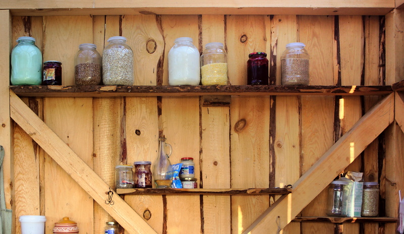 board, jar, home, wood - material, cabinet, choice, lunch, drink, abundance, no people, household equipment, crockery, shelf, bank, bottle, seasonings