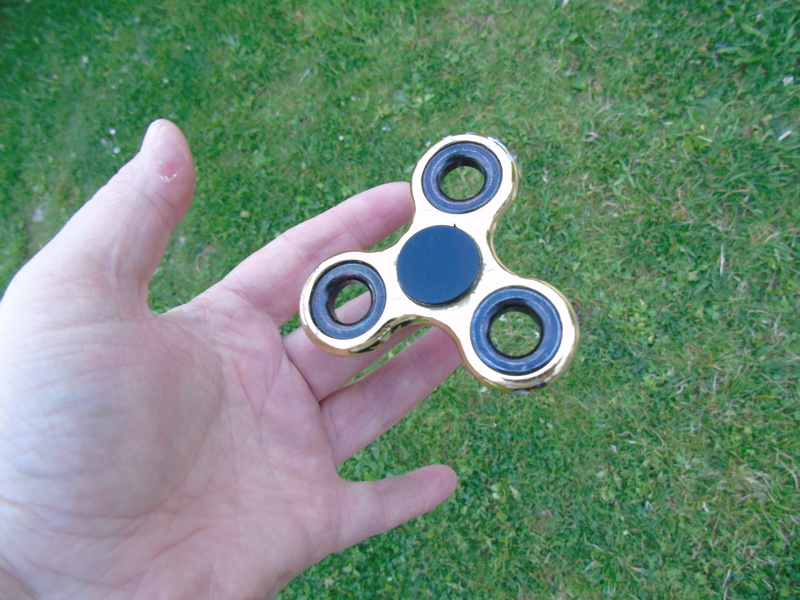 nature, human hand, day, real people, fidget spinner, Fidget, plant, leisure activity, Games, green color, gold, holding, body part, fidget spinners, Spinner
