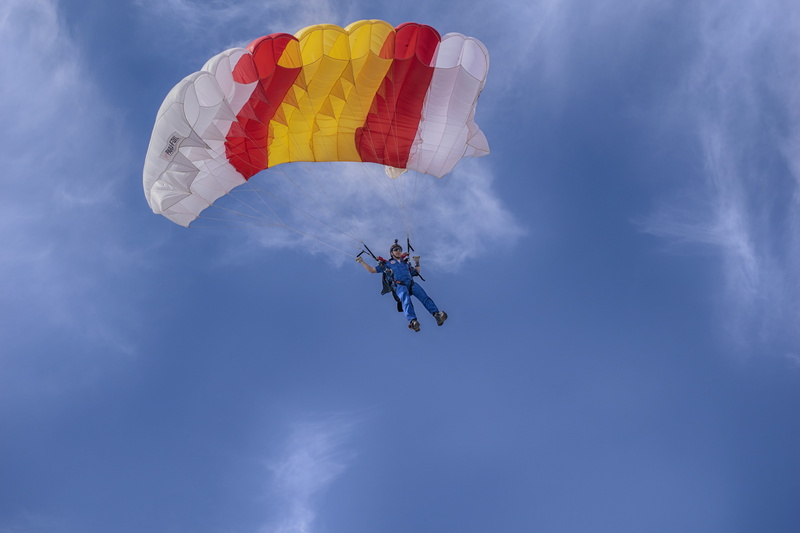 air vehicle, sport, 5K, extreme sports, parasailing, outdoors, skydiving, paratrooper, day, joy, parachute, military, mid-air, paragliding, transportation
