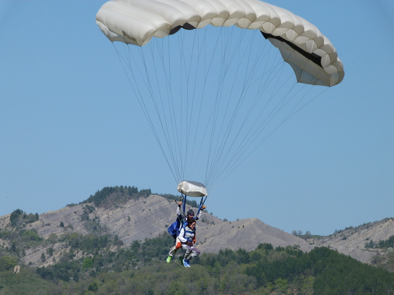 4K, leisure activity, riding, mountain, people, extreme sports, joy, Double, paragliding, adventure, flying, sport, exhilaration, sky, one person, landing