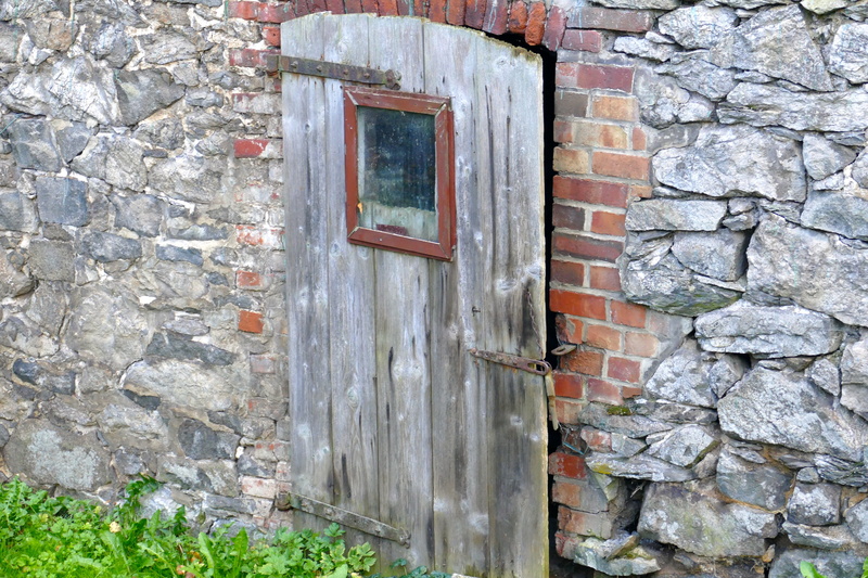 abandoned, door, ancient, run down, broken, damaged, stone, original, lapsed, stone wall, 5K, house, building exterior, goal, iron, closed, wall - building feature