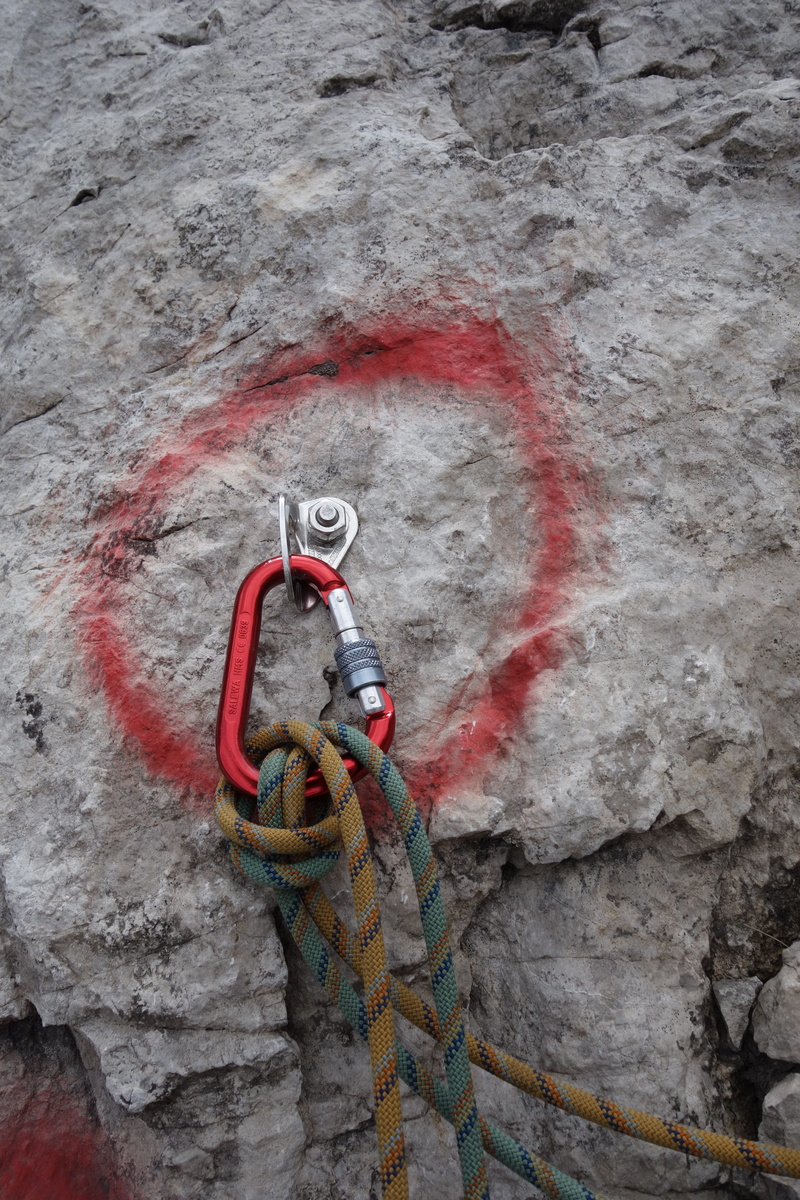 wall, 5K, stand, rope, hook, day, hms, close-up, rock - object, textured, connection, wall - building feature, carbine, climbing rope, double rope, climbing
